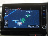 純正8インチプレミアムインターナビ(VXU-227NBi)&バックカメラが装備されているので、普段の使い勝手もロングドライブも快適です。