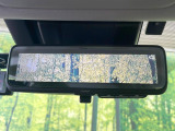 【デジタルインナーミラー】後席の大きな荷物や同乗者で後方が確認しづらい時でも安心!カメラが撮影した車両後方の映像をルームミラー内に表示。クリアな視界で状況の確認が可能です!