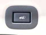 【パワーバックドア】スマートキーや運転席のボタンを押すだけでリアゲートが自動で開閉します!荷物を持っている時や、高い位置にあるバックドアを閉める際に便利な機能です♪