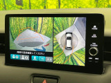 【マルチビューカメラシステム】専用のカメラにより、上から見下ろしたような視点で360度クルマの周囲を確認することができます☆死角部分も確認しやすく、狭い場所での切り返しや駐車もスムーズに行えます。