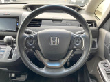 【純正革巻きステアリング】上質な革を使用することで、手にしっかり馴染みとても運転しやすいハンドルです♪