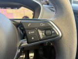 地図情報や車両情報などをステアリングのスイッチから操作して表示できます。