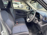 適度なホールド感と快適な座り心地の運転席シートまわり!