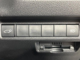 【パワーバックドア】スマートキーや運転席のボタンを押すだけでリアゲートが自動で開閉します!荷物を持っている時や、高い位置にあるバックドアを閉める際に便利な機能です♪