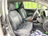 運転席まわりには十分なスペースがあり、大柄な方でもゆったり運転していただける環境です。