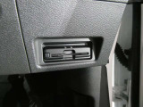 ここに ETC付いております。高速道路の料金所もスイスイ♪ ETCカードの申し込みは日産カードがおすすめ!!!「安心」「おトク」「便利」で皆さまのカーライフをサポートする特典満載のカードです。