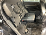 後席をはね上げれば、「もうひとつの荷室」が生まれます。