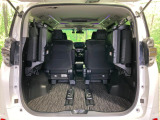 普段のお買い物や通勤、送迎等に十分な荷室スペースを確保しております。セカンドシートを倒すと、大きな荷物の積載も可能です♪
