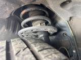 お車を安心してお乗りいただく為には、足回りの定期点検が欠かせません。サービスサポート(有償保証)では無料点検もご提供しており、安心のカーライフをお過ごしいただけるサポート体制が整っています。