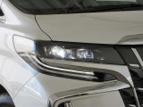 高輝度で点灯速度が速く、消費電力の少ないLEDヘッドランプを搭載しています!燃費向上に貢献する明るいランプです♪おクルマやご購入手続きについてご不明な点がございましたら、お気軽にお問合せくださいませ!
