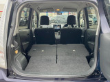 ラゲッジルームは、大容量のスペースを確保。普段のお買い物からレジャーまで、幅広く活躍してくれます!また、リアシートを倒すことでバリエーション豊かにお使いいただけます。