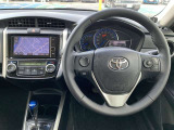 シンプルながら機能性溢れる運転席廻りです。視界性もよく、運転しやすいですよ。