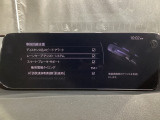 カメラが車線を認識してはみ出しそうになるとステアリングアシストが介入するレーン・キープ・アシストシステムを装備しております。お好みで作動・非作動の設定も可能です。