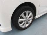◆アルミホイール◆純正のアルミホイールが標準装備で付いています!ホイルだけで見た目がとてもスタイリッシュです★