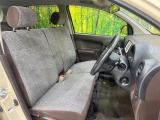 運転席シート廻りは使用感も少なく、良好な状態となっています。前オーナー様が丁寧に使っていたことがよくわかりますね。
