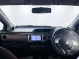 落ち着いたカラーの内装で、ゆったりと運転したい方に。