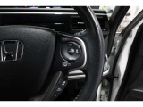 Hondaセンシングの機能のひとつ、アダプティブクルーズコントロール付!アクセルから足を離しても設定したスピードと前車との車間を保ち走行してくれます!車線維持もアシスト☆高速道路で疲労軽減ですね☆