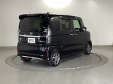 プライバシーガラスが装備されています。外を見るときには気にならずに、後方車両からは車内が見えにくい設計になっております。