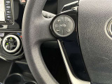 運転中、オーディオの操作をしてて、ハッとしたことはありませんか?ステアリングスイッチは、運転中でもハンドルでオーディオの操作が可能です。安全なドライブをサポートします。