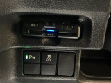 ハンドルの左下にETCがついています。高速道路の料金所の通過も楽々です。 カードの取り出しもしやすい場所についています。