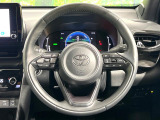 インテリアに合わせたデザインのステアリングは、運転される方のことも考え、運転しやすい形状、大きさです。是非一度、実際に触ってお確かめください。