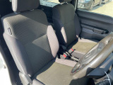 【運転席】座り心地が良いシートなので長時間の運転でも快適にお過ごしいただけます。新品のフロアマットのご注文も可能です。掲載箇所以外にご希望の写真がございましたらお気軽にお問い合わせ下さい。