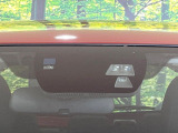 【スマートブレーキサポート】走行中に前方の車両等を認識し、衝突しそうな時は警報とブレーキで衝突回避と被害軽減をアシスト。より安全にドライブをお楽しみいただけます。