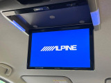 【フリップダウンモニター】家族や友人とお出かけする機会が多い方に大人気のフリップダウンモニター!大画面モニターで車内はエンタメ空間!退屈しがちな長距離ドライブも楽しい時間に変わります!