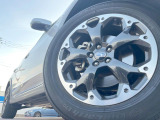 【純正17インチアルミホイール】外観にマッチした純正アルミホイールを装着しております。各種社外アルミホイールや、スタッドレスタイヤも取扱いしております。是非ご相談ください♪