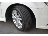 タイヤサイズは215/50R17です