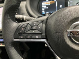 ステアリングスイッチ搭載!ハンドルひとつで手を離さなくても運転中視線をそらさなくても操作が出来て便利です♪