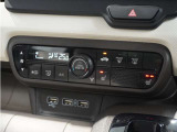 【オートエアコン】温度を設定すれば自動で快適な車内温度を保ちます。エアコン内部の高性能脱臭フィルターで車内のアレルゲンや花粉を除去。