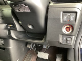 左側に高速で便利なETCがあり、また、便利な電動スライドドア、横滑りを防ぐVSAなどのスイッチは、運転席の右側、手の届きやすい位置にあります。