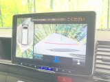【パノラミックビューモニター】専用のカメラにより、上から見下ろしたような視点で360度クルマの周囲を確認することができます☆死角部分も確認しやすく、狭い場所での切り返しや駐車もスムーズに行えます。