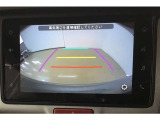 後方の視界を確保するバックカメラを装備