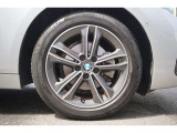 BMW承認の純正タイヤを装備しております☆お問合せ(無料ダイヤル)0078-6002-613077迄お待ちしております。大阪府吹田市芳野町5-55 毎水曜、第二・第三火曜日定休 営業時間10:00〜18:00
