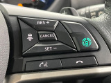 【三菱e-Assist】走行中に前方の車両等を認識し、衝突しそうな時は警報とブレーキで衝突回避と被害軽減をアシスト。より安全にドライブをお楽しみいただけます。