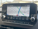 【メーカー純正9型ナビ】インテリアに溶け込むスタイリッシュな「専用設計」メーカーナビを装備♪視認性や操作性など基本性能にも優れ、より上質なカーライフをお楽しみいただけます。