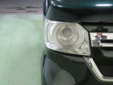 LEDヘッドライトは、点灯の瞬間から光量を発揮し、突然暗くなるトンネルなどでの安定感を高めます。