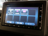 CD、DVD、Bluetooth、AM、FM、AUX、スマートフォン接続ができます。