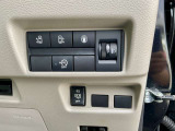運転席右側には電動スライドドア等各種スイッチが集約されています!!