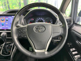 【純正革巻きステアリング】上質な革を使用することで、手にしっかり馴染みとても運転しやすいハンドルです♪