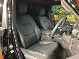 運転席シート廻りは使用感も少なく、良好な状態となっています。前オーナー様が丁寧に使っていたことがよくわかりますね。