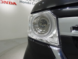 LEDヘッドライトは、点灯の瞬間から最大光量を発揮し、突然暗くなるトンネルなどでの安定感を高めます。