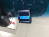 ドライブレコーダーが前方の監視をしてくれます。衝突や急ブレーキなどを感知した場合に、記録された動画が万が一の際に直前の状況を把握する手助けとなります。