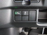パーキングセンサーや横滑りを防ぐVSA等のスイッチ類は運転席の右側、手の届きやすい位置にあります。