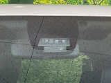 【トヨタセーフティセンス】走行中に前方の車両等を認識し、衝突しそうな時は警報とブレーキで衝突回避と被害軽減をアシスト。より安全にドライブをお楽しみいただけます。