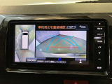複数のカメラの映像をもとに、クルマを真上から見ているような映像をドライバーに提供し駐車をサポートする機能です。