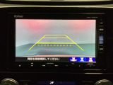バックでの車庫入れも安心です! リアカメラが付いているバックモニター付のナビを装備しております。操作線もついており距離感も画面から確認できます。