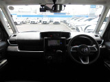 【運転席・インパネまわり】 ハンドル・シート・フロアーなど隅々までプロによるクリーニング済み☆彡キレイな車内でドライブが一層快適にお楽しみいただけます!!